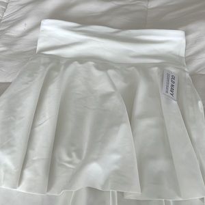This skirt has never been worn it is a brand new old navy shirt never worn